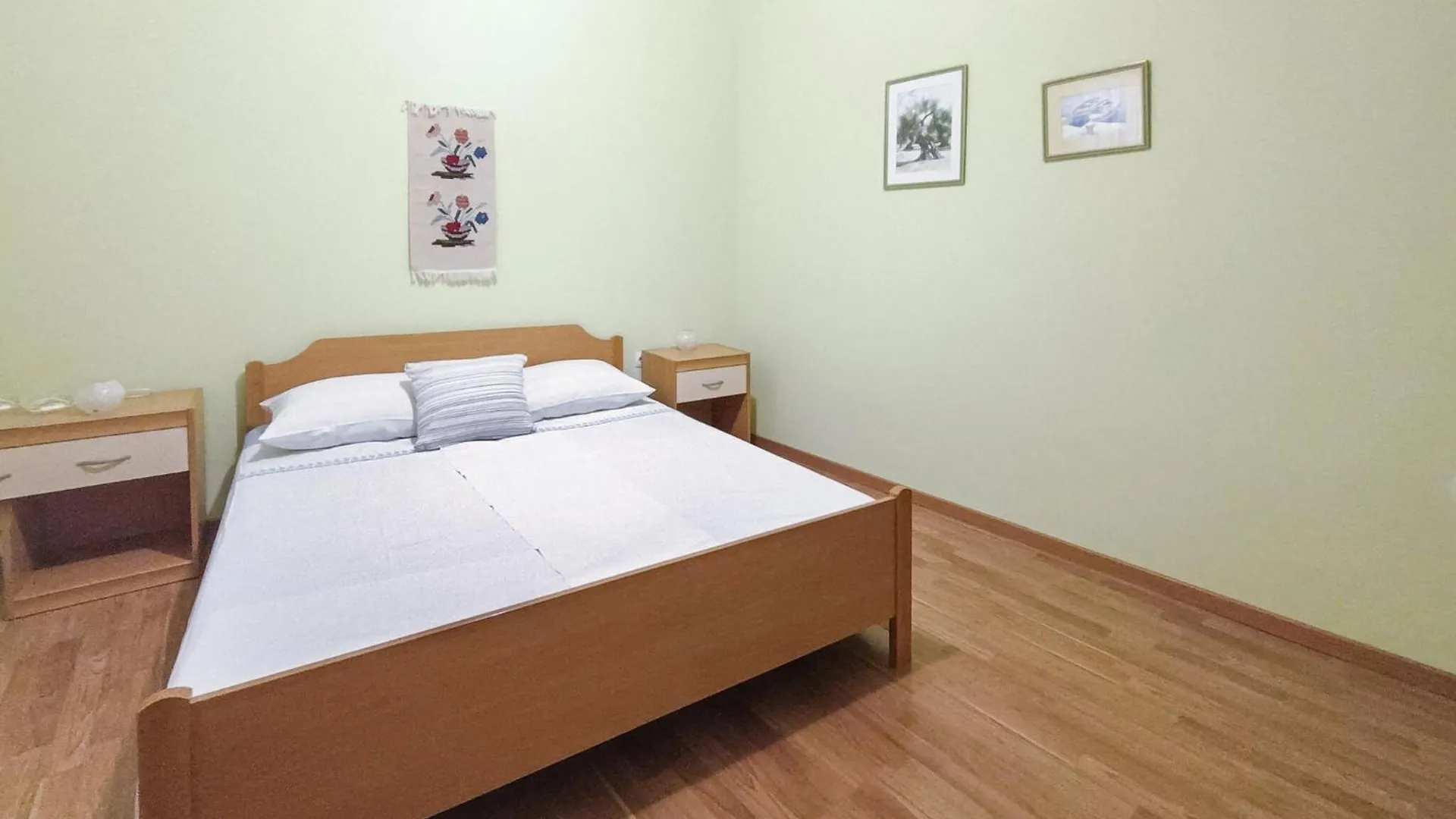 Gorgeous Apartment In Novigrad With Kitchen