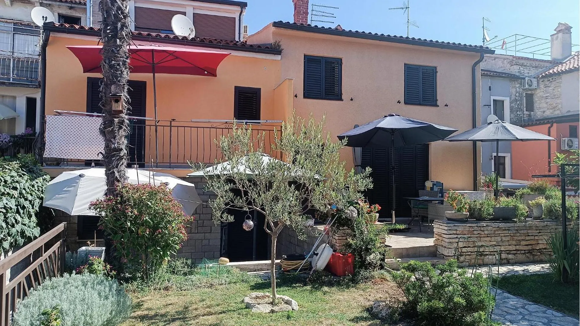 Gorgeous Apartment In Novigrad With Kitchen