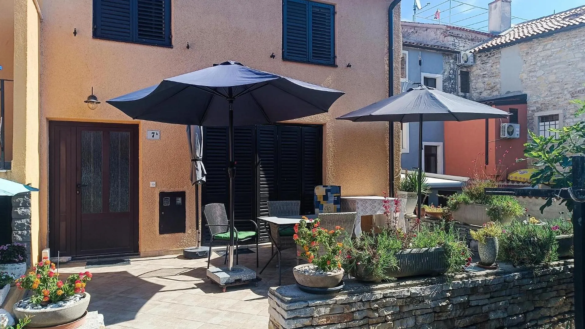 Gorgeous Apartment In Novigrad With Kitchen