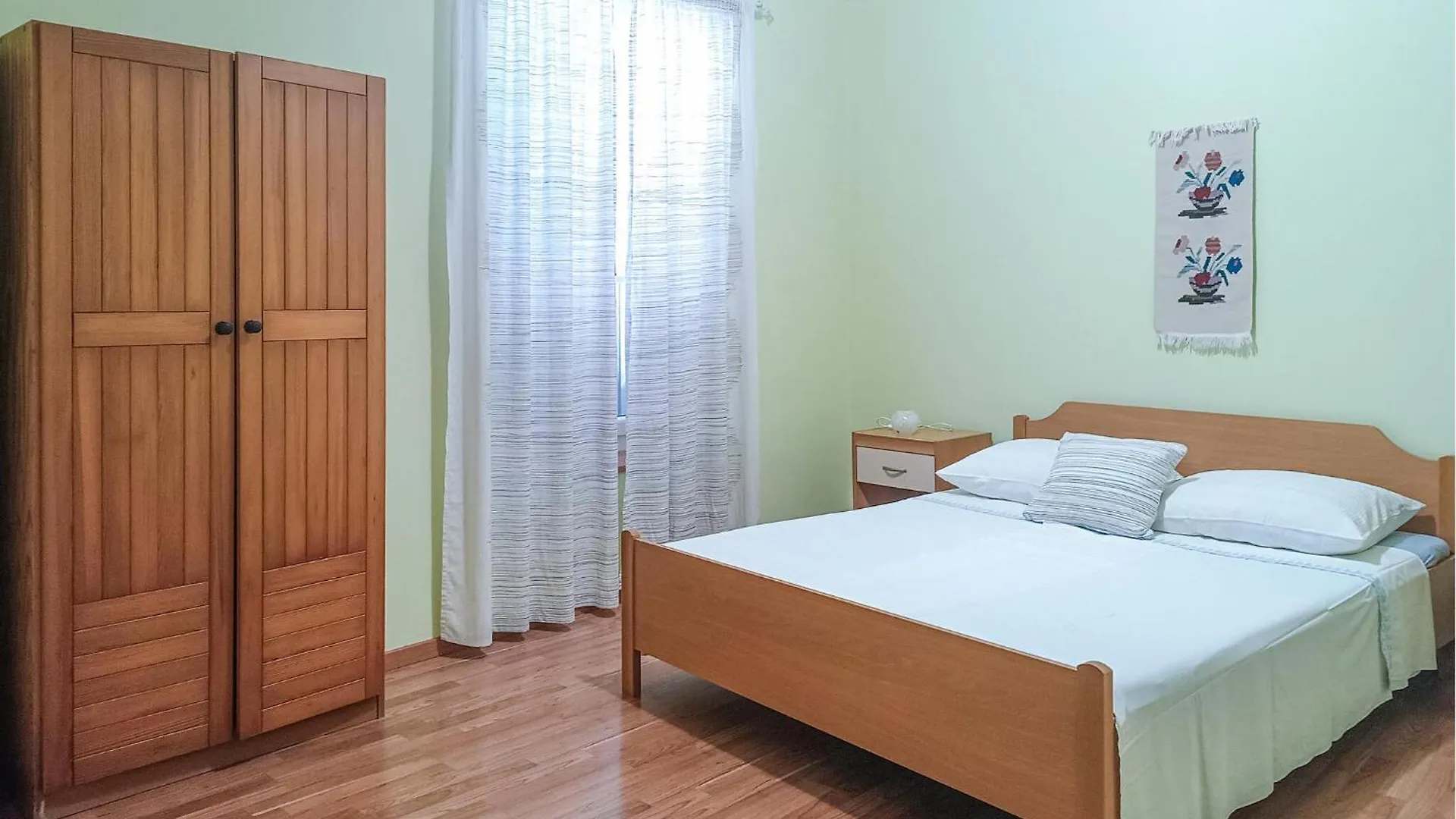 Gorgeous Apartment In Novigrad With Kitchen